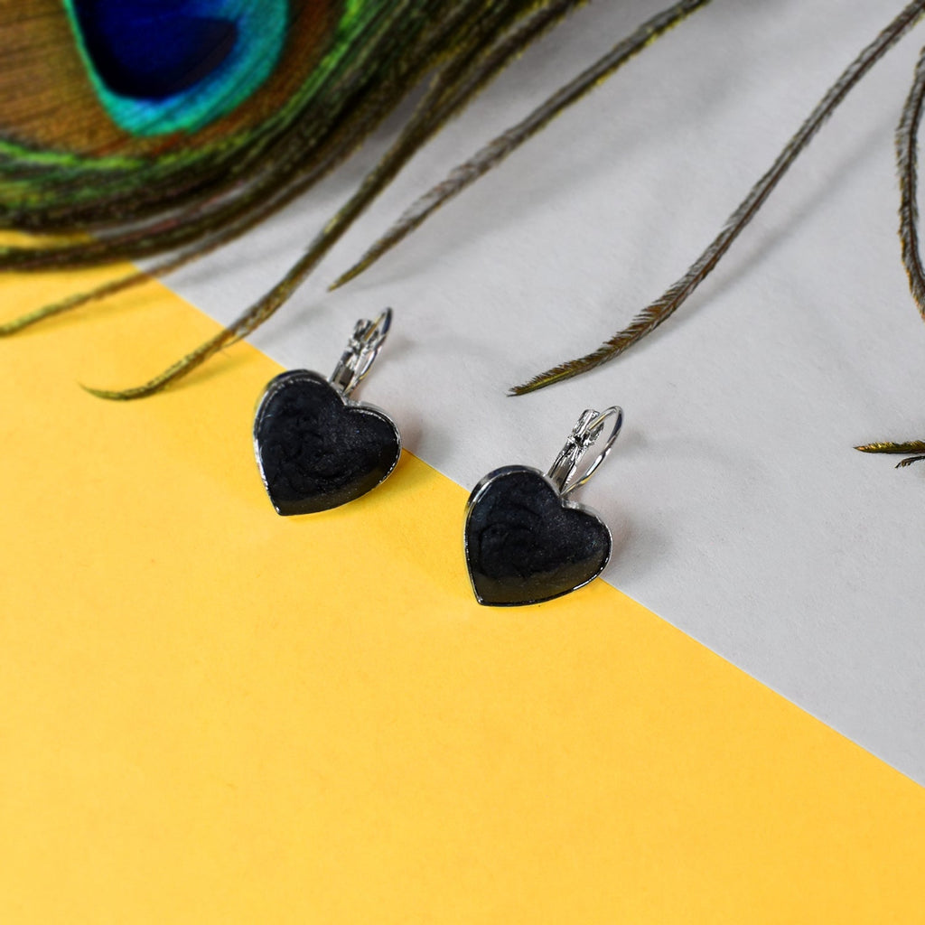 Black Heart Earrings – Stylish & Elegant | HV