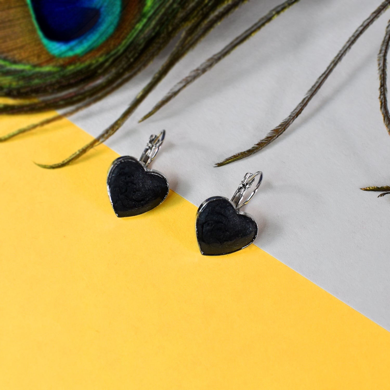 Black Heart Earrings – Stylish & Elegant | HV