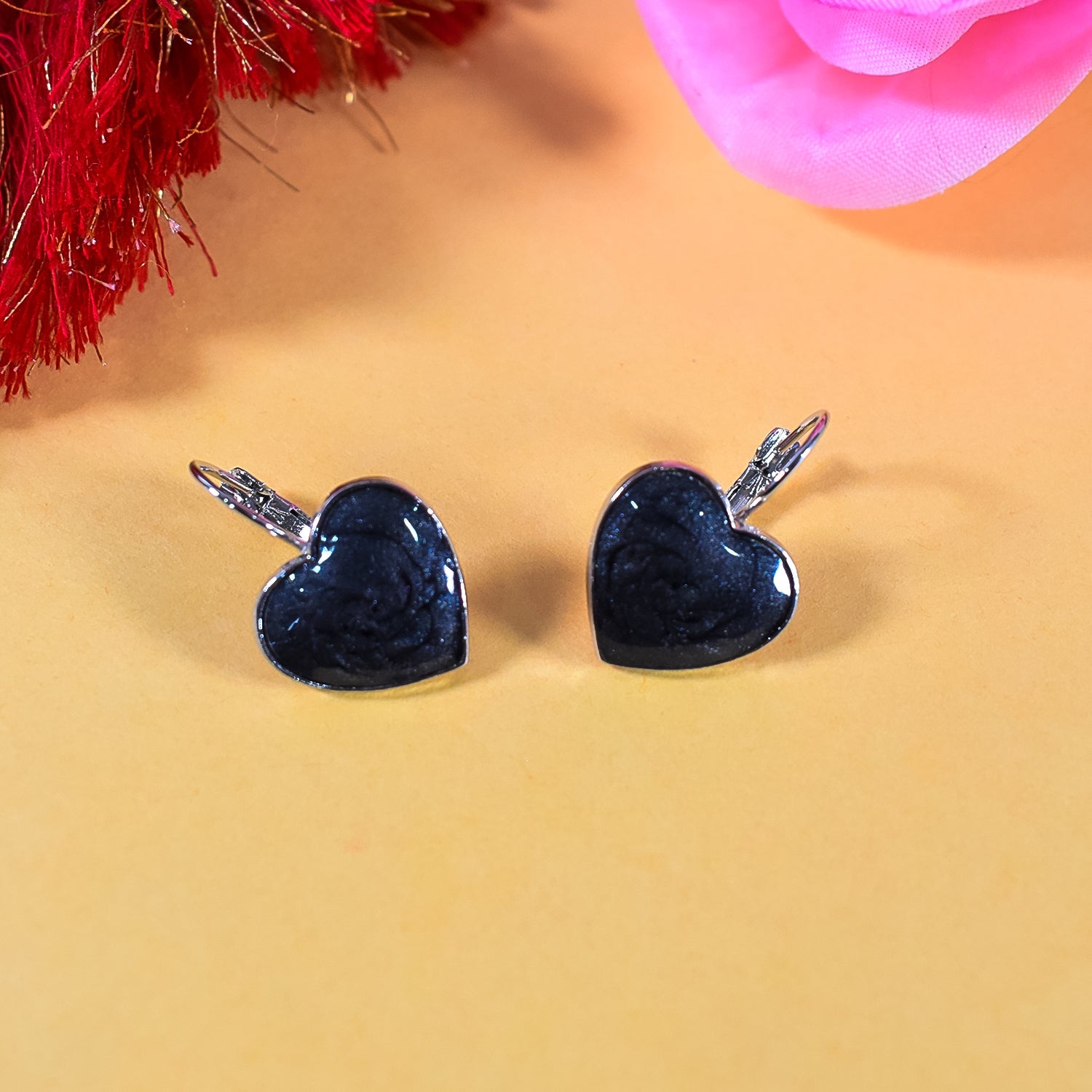 Black Heart Earrings – Stylish & Elegant | HV