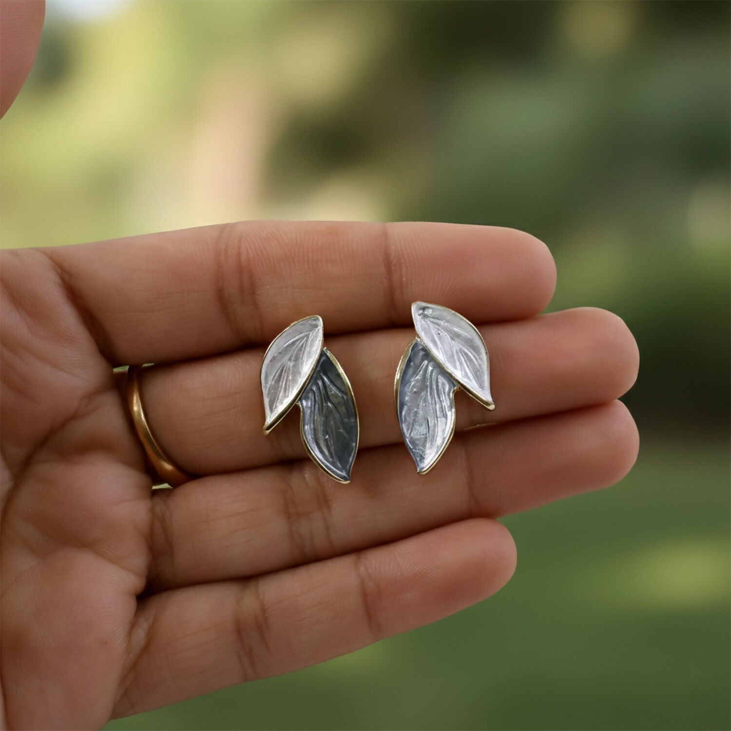 Leaf Stud Earrings – Minimalist Korean Pearlescent Elegance