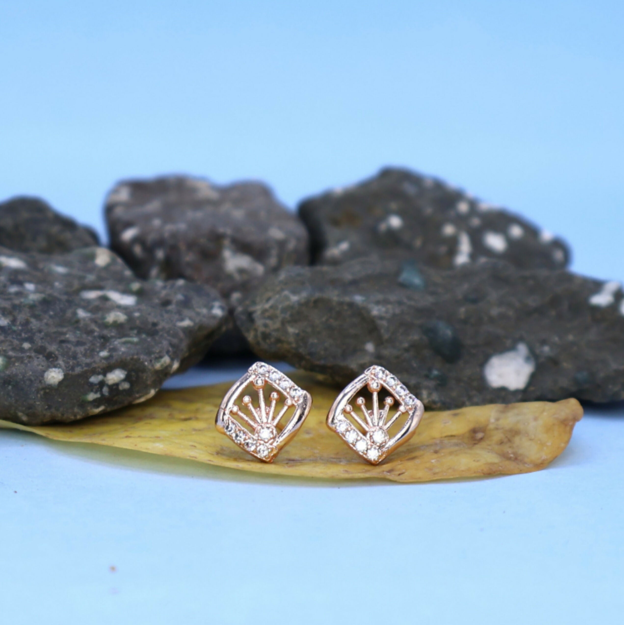 Rose Gold Crown Stud Earrings – Elegant Daily Wear Jewelry