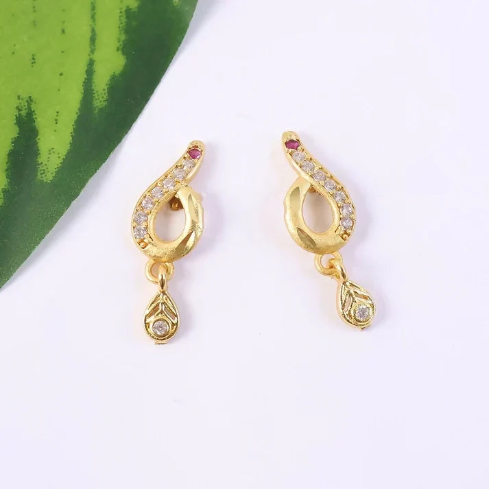 Curved Leaf Gold Earrings – Minimal Elegant Crystal Detailing