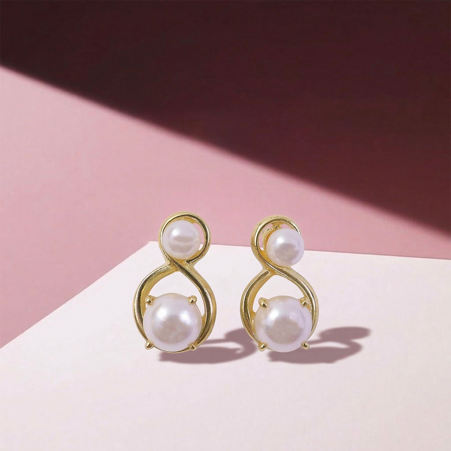 Korean Pearl Stud Earrings – Elegant Infinity Design