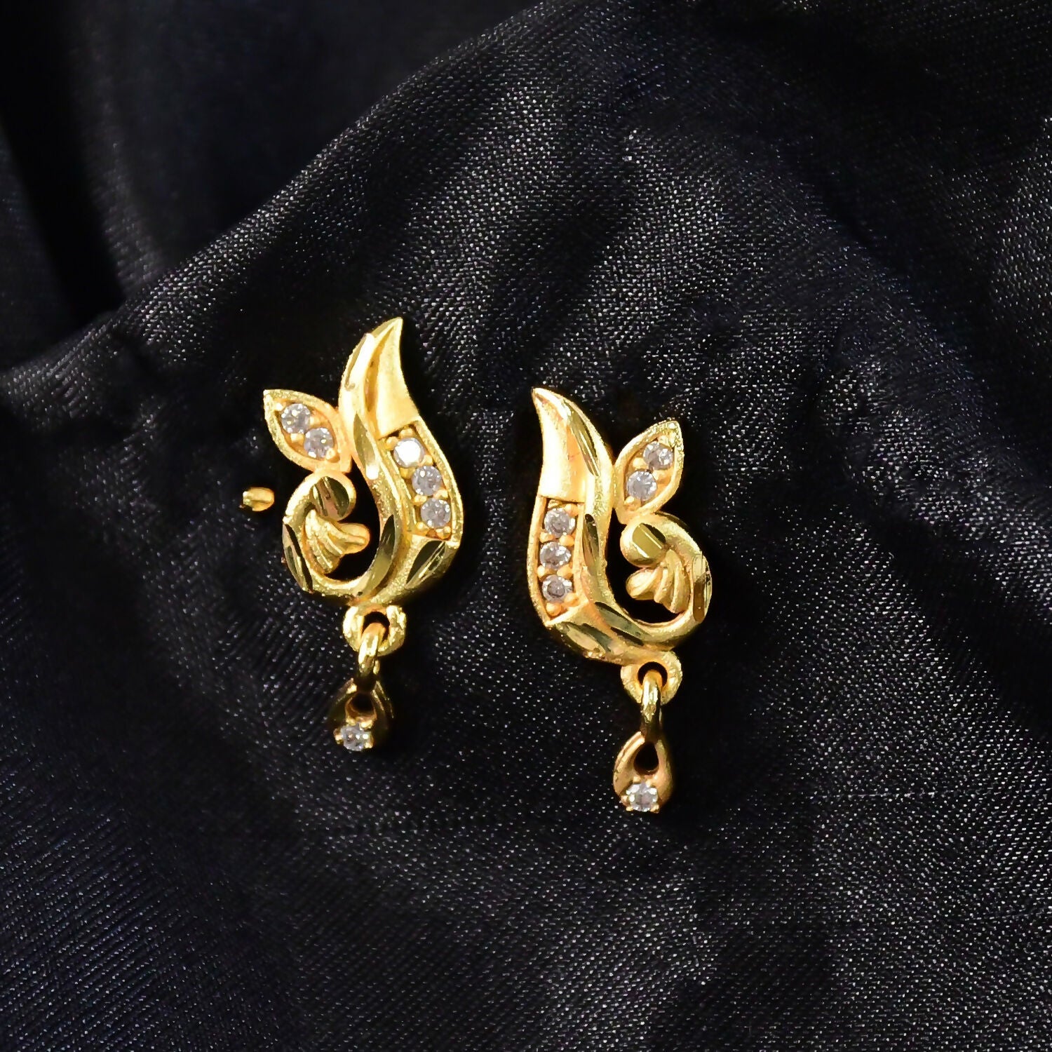 Curved Designer Drop Earrings – Elegant Crystal Highlights