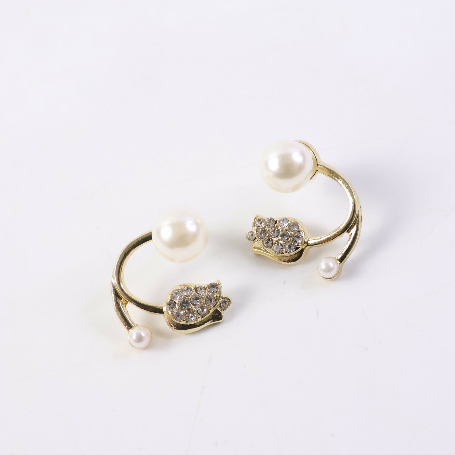 Pearl Crystal Stud Earrings – Elegant Korean Style Jewellery for Women