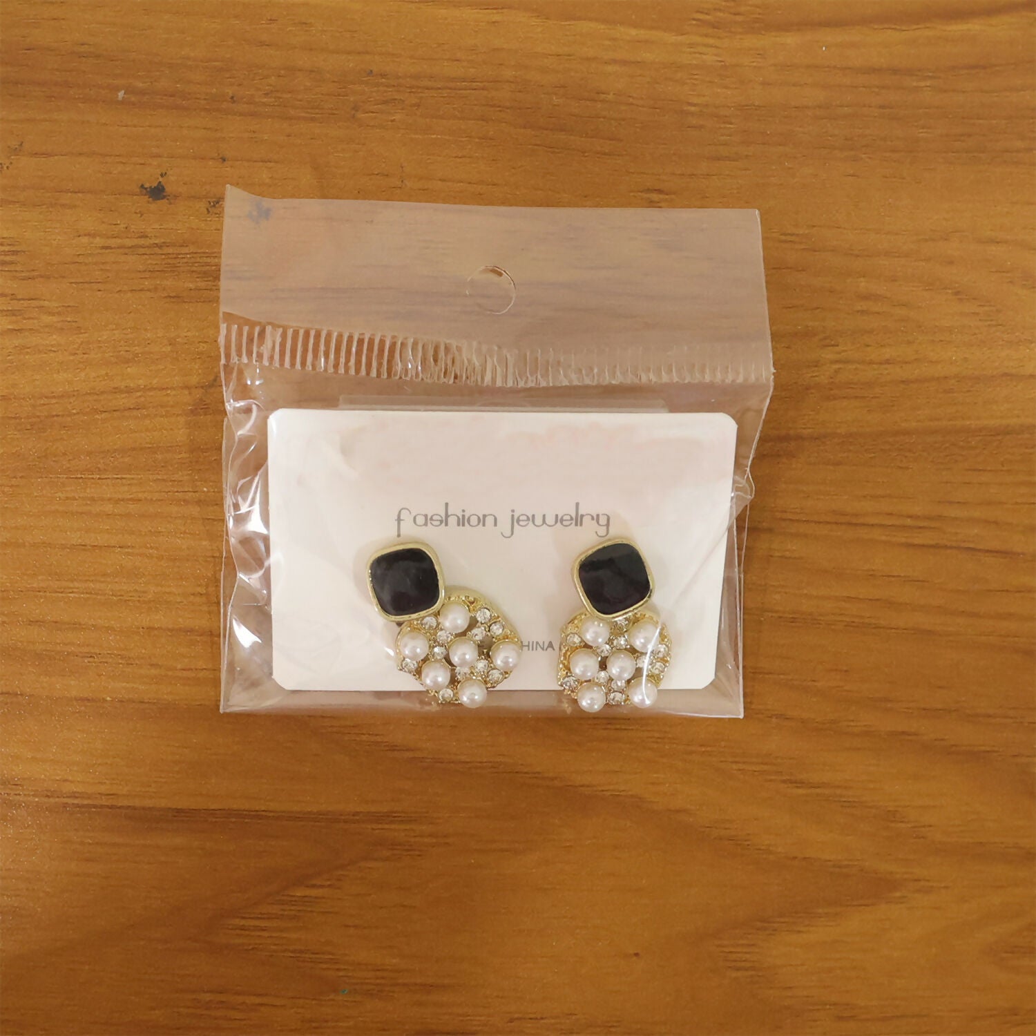Korean Style Bow Pearl Earrings – Elegant Lightweight Drop Design