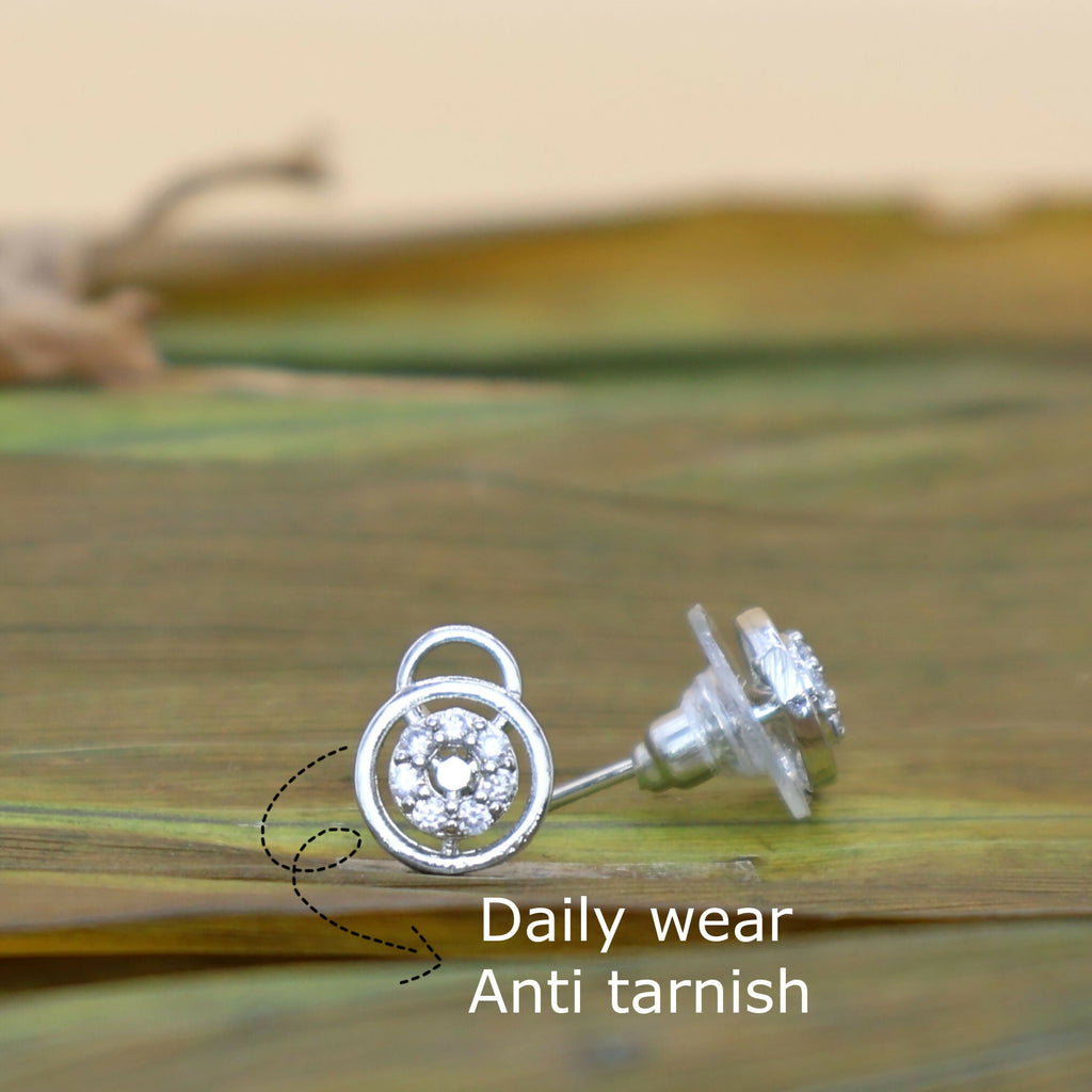 Diamond-Look Silver Stud Earrings – Elegant Floral Design