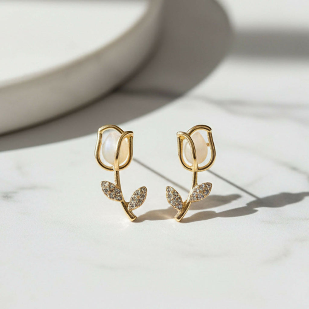 Pearl Tulip Stud Earrings – Elegant Korean Style Floral Jewelry