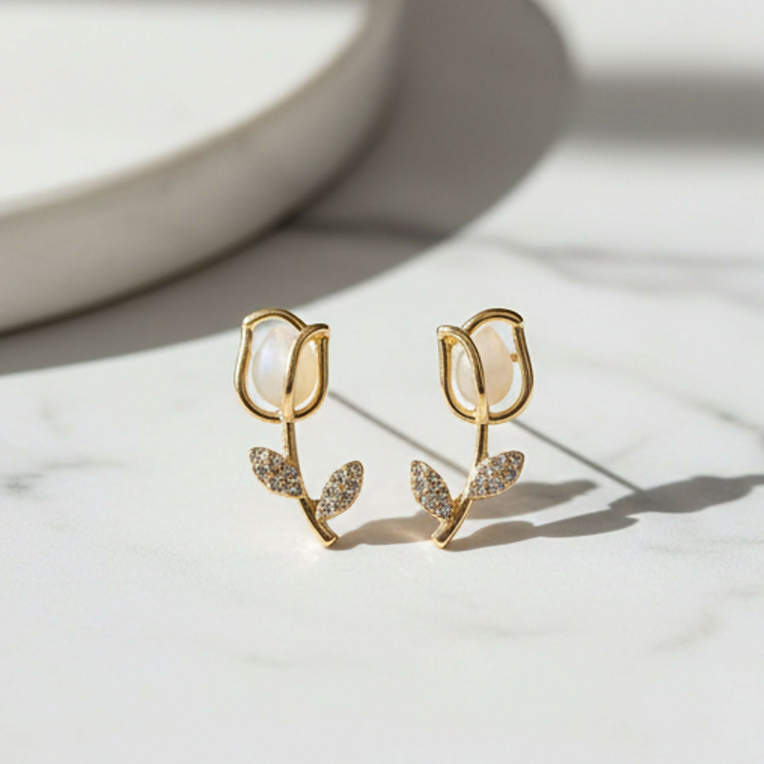 Pearl Tulip Stud Earrings – Elegant Korean Style Floral Jewelry
