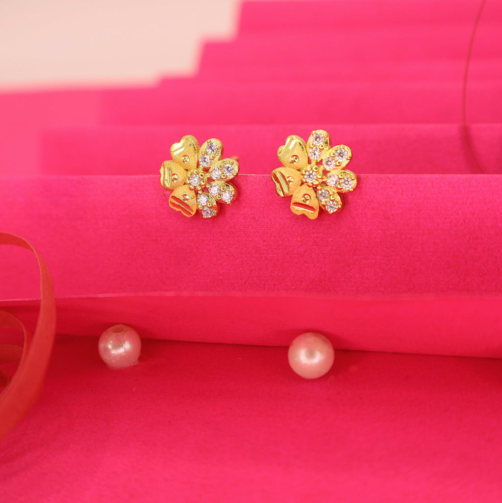 Gold Floral Stud Earrings – Elegant Diamond-Cut Finish