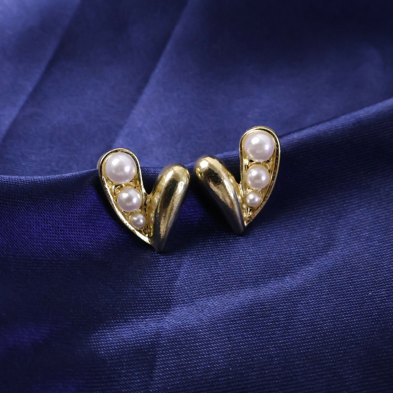 Gold Pearl Heart Stud Earrings – Elegant Korean Style for Women