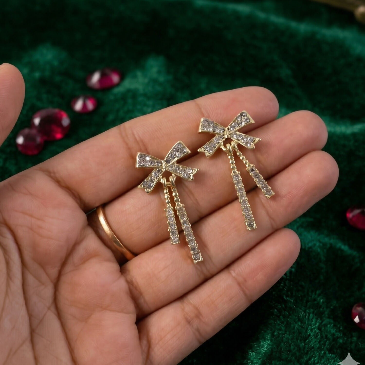 Golden Tassel Earrings – Elegant Bow-Knot Diamond Design