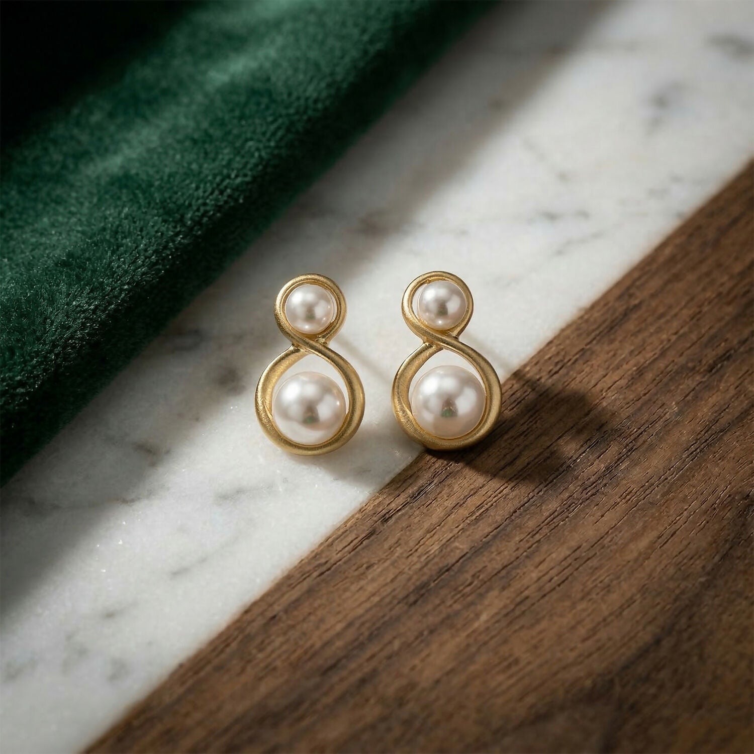 Korean Pearl Stud Earrings – Elegant Infinity Design
