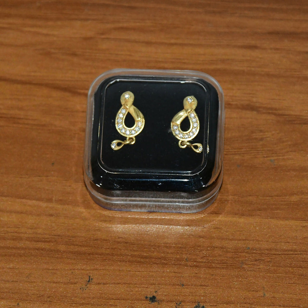 Teardrop Shaped Stud Earrings – Elegant Crystal Inlay Design