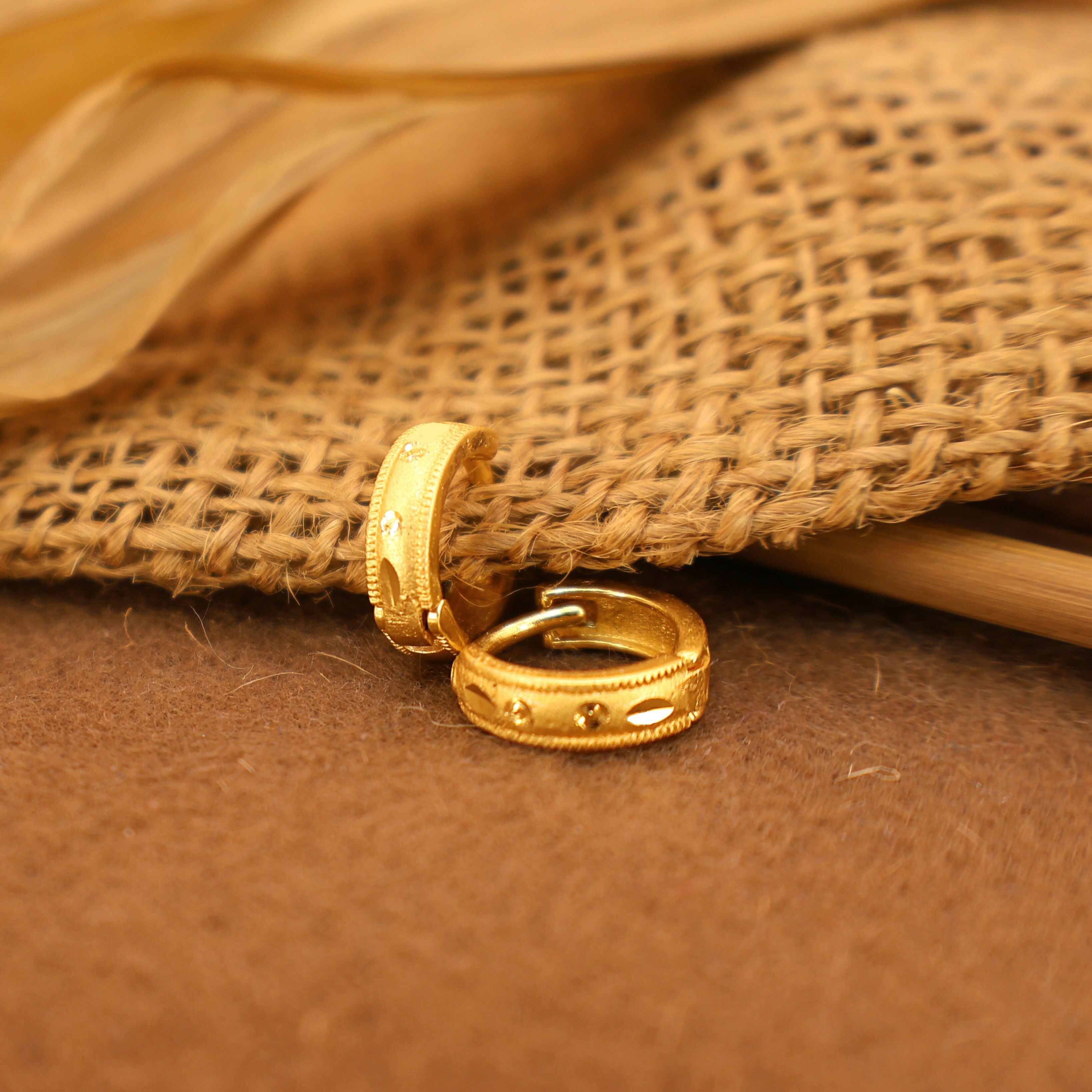 22K Gold Hoop Earrings with Diamond Accents – Elegant Everyday Wear