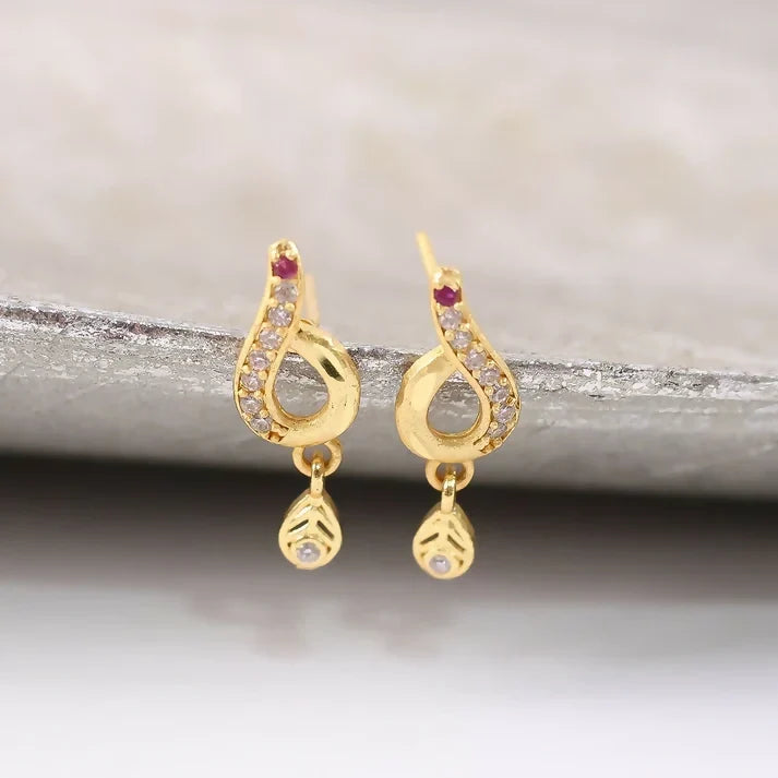 Curved Leaf Gold Earrings – Minimal Elegant Crystal Detailing