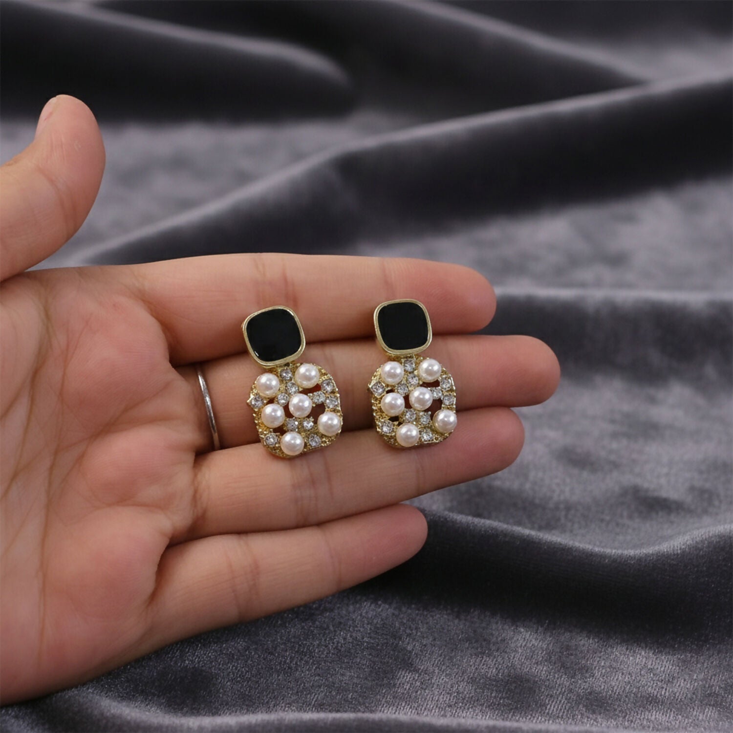 Korean Style Bow Pearl Earrings – Elegant Lightweight Drop Design