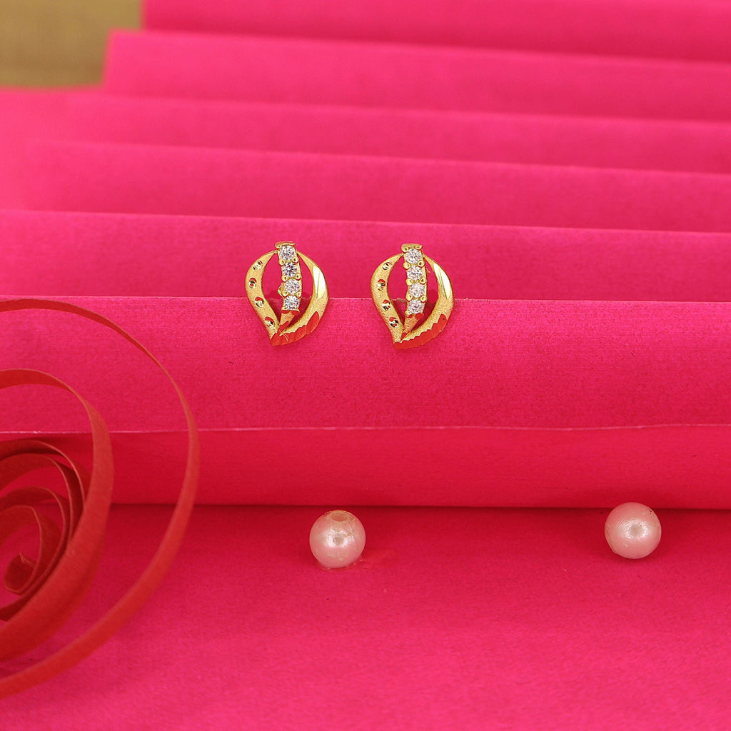 Gold Plated Leaf Stud Earrings – Elegant Everyday Sparkle