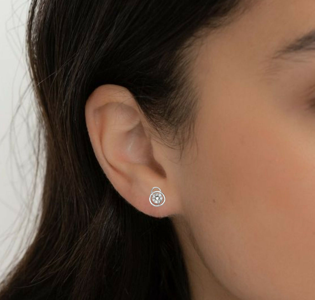 Diamond-Look Silver Stud Earrings – Elegant Floral Design