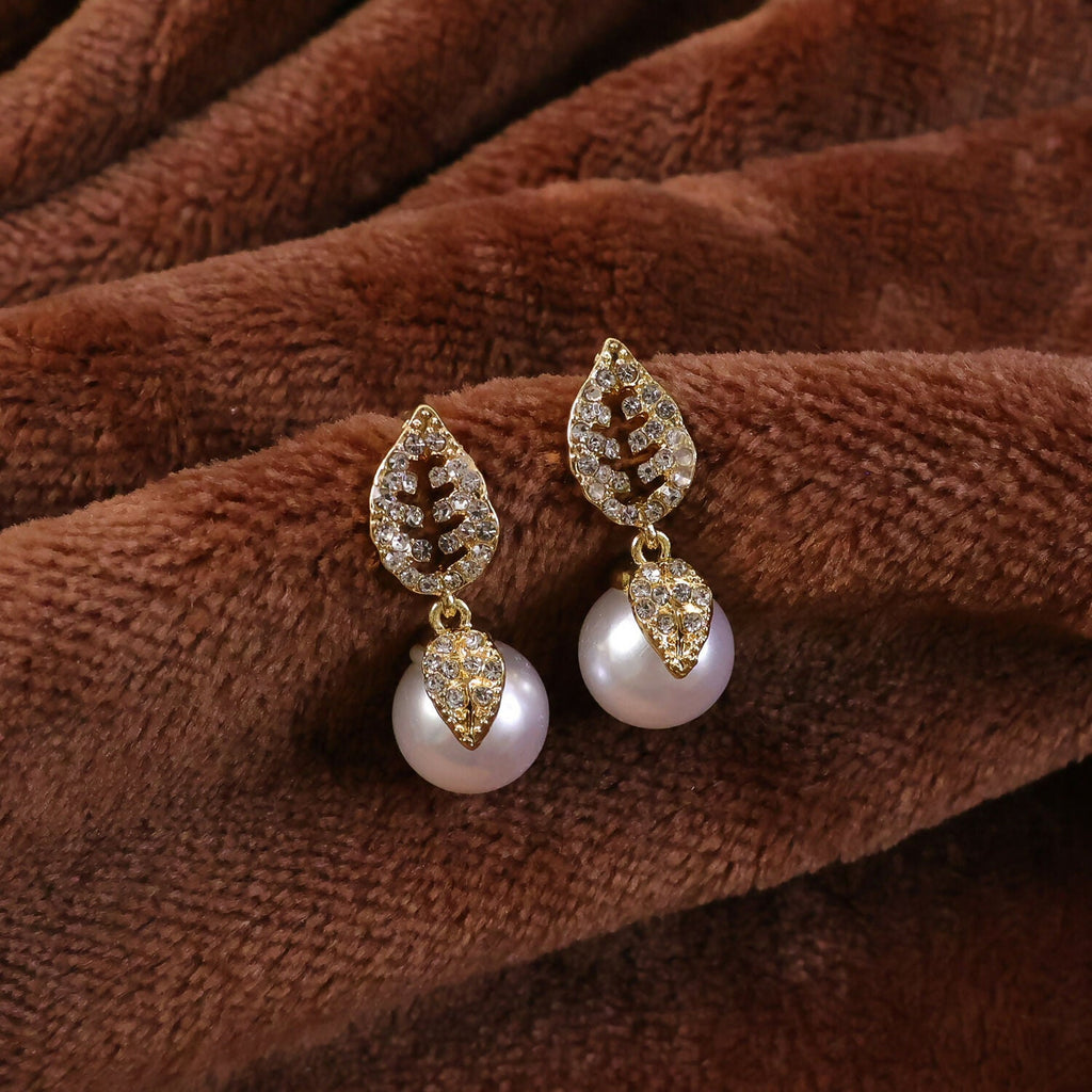 Gold Leaf Pearl Drop Earrings – Lightweight Korean Style Elegance