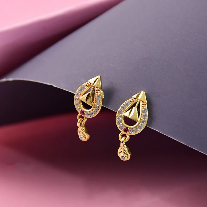 Teardrop Gold Earrings – Elegant Cutwork Design with Hanging Stone