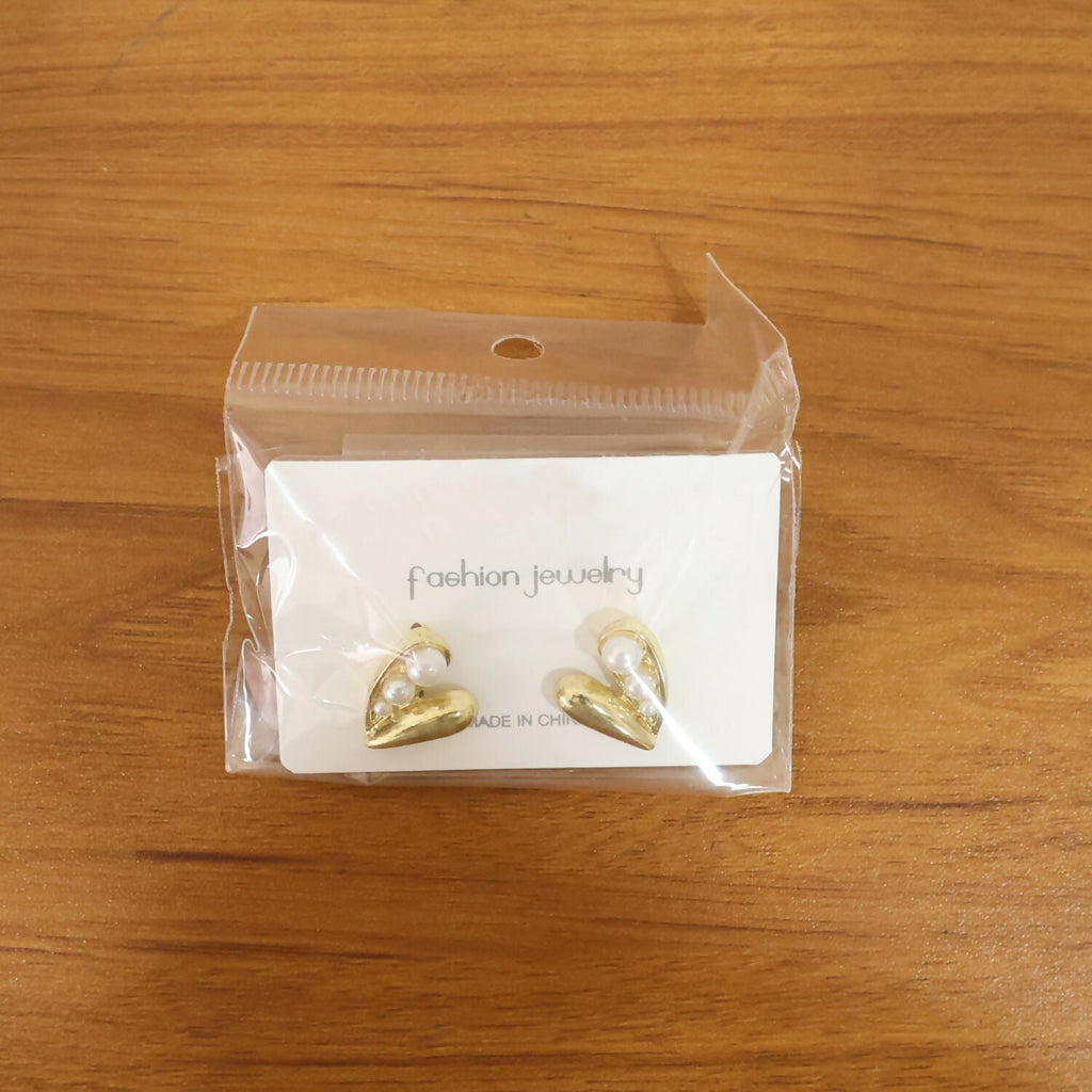 Gold Pearl Heart Stud Earrings – Elegant Korean Style for Women