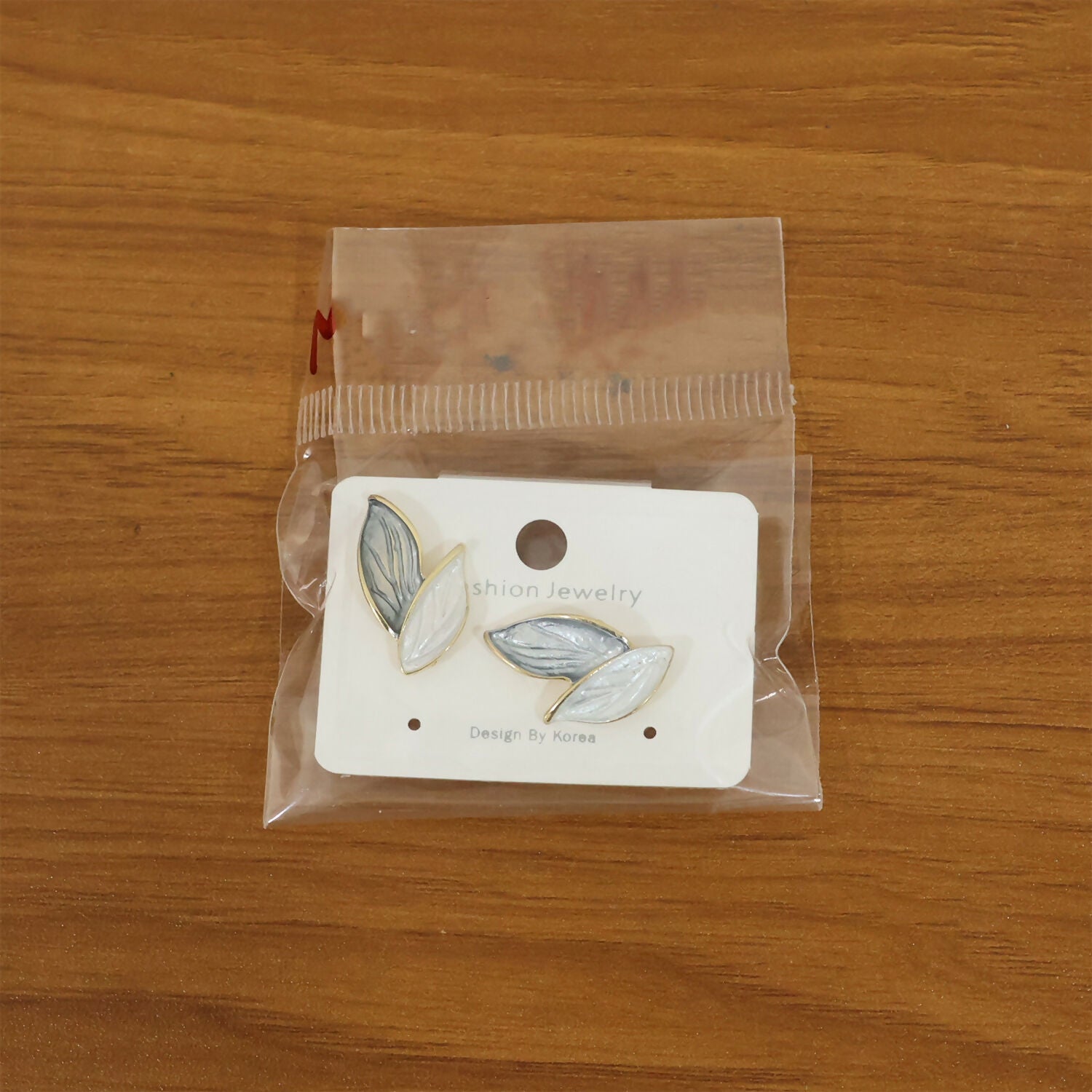 Leaf Stud Earrings – Minimalist Korean Pearlescent Elegance