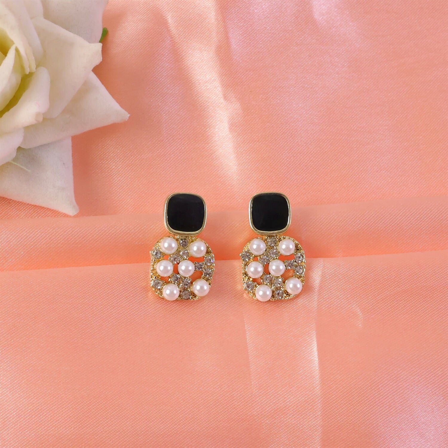 Korean Style Bow Pearl Earrings – Elegant Lightweight Drop Design