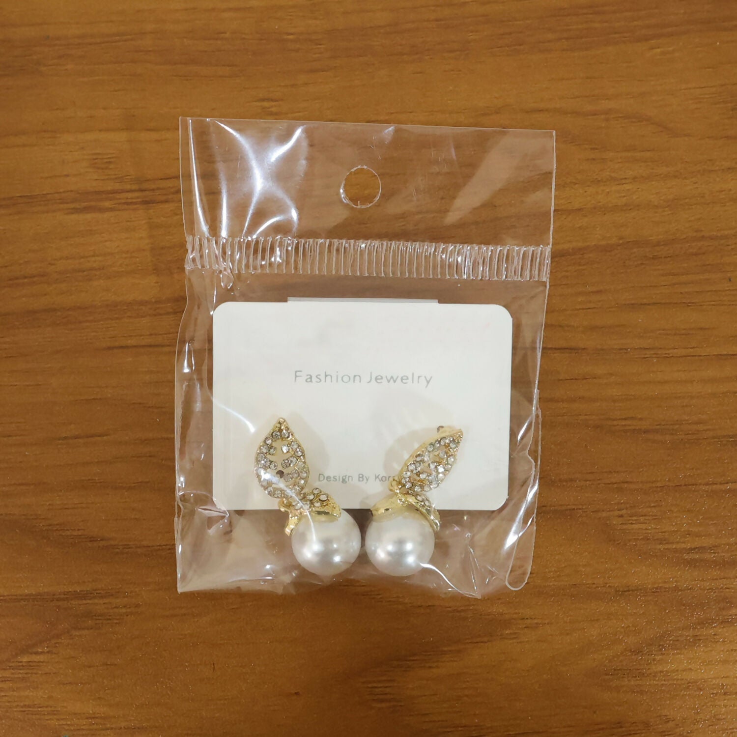 Gold Leaf Pearl Drop Earrings – Lightweight Korean Style Elegance