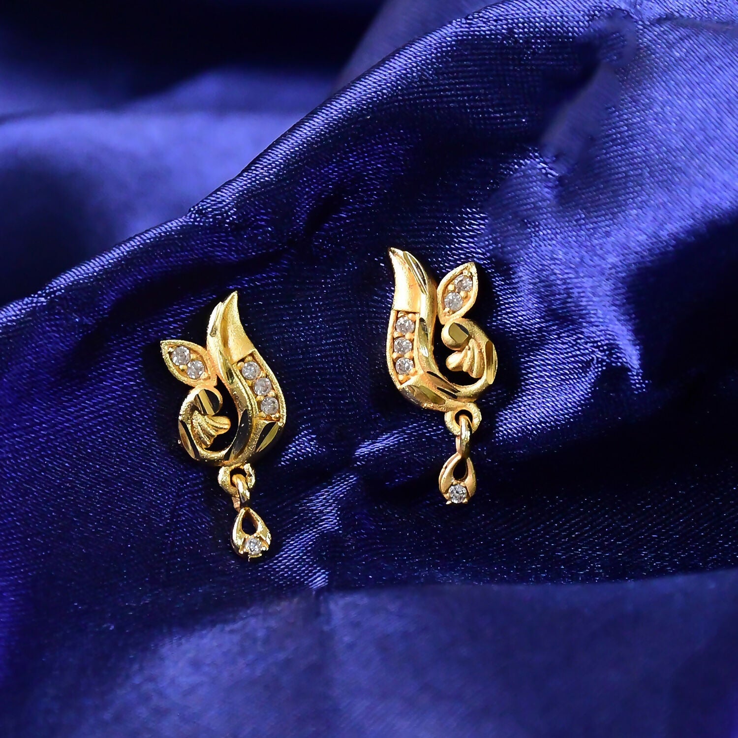 Curved Designer Drop Earrings – Elegant Crystal Highlights