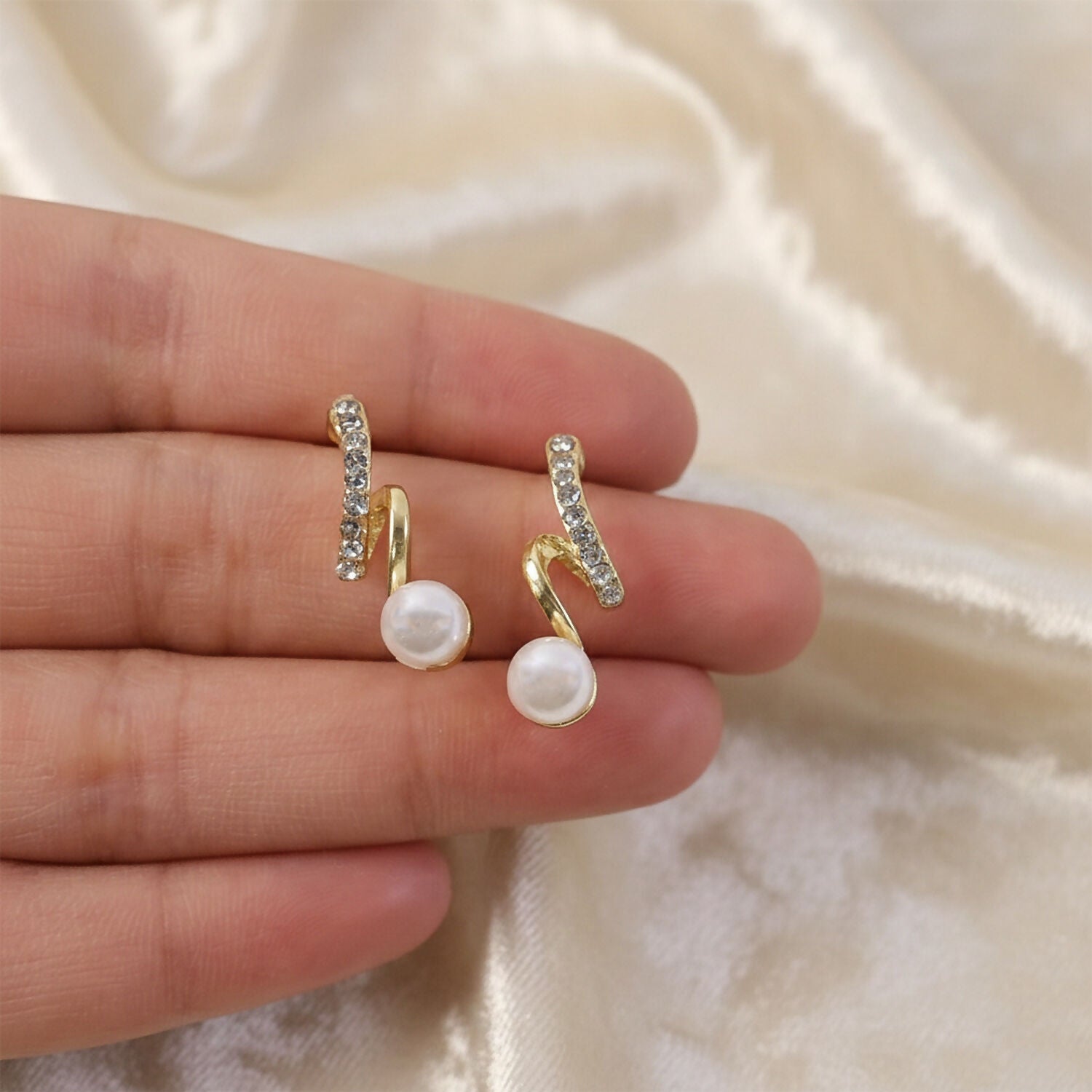 Gold Pearl Drop Earrings for Women – Elegant Korean Style