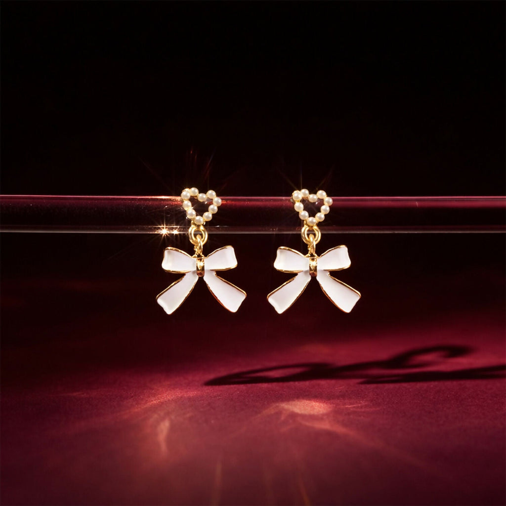 Pearl Heart & Bow Earrings – Elegant Vintage Gold Trim