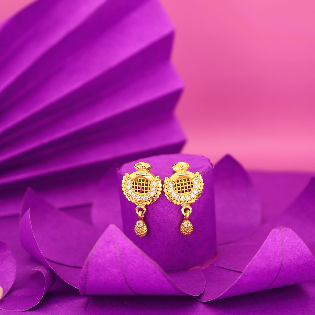 Gold-Plated Grid Design Stud Earrings – Elegant Lightweight Jewelry