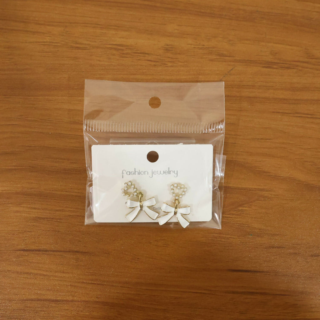 Pearl Heart & Bow Earrings – Elegant Vintage Gold Trim