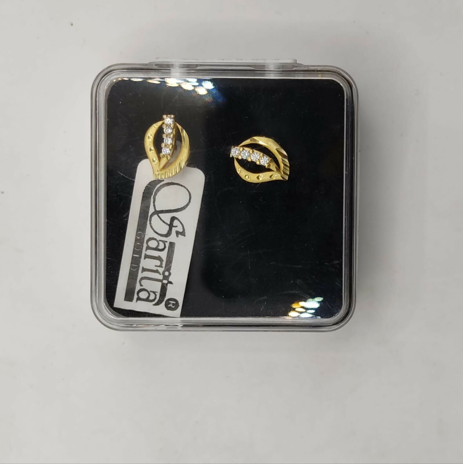 Gold Plated Leaf Stud Earrings – Elegant Everyday Sparkle
