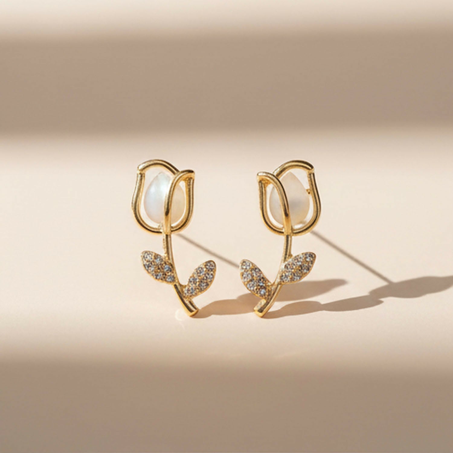 Pearl Tulip Stud Earrings – Elegant Korean Style Floral Jewelry