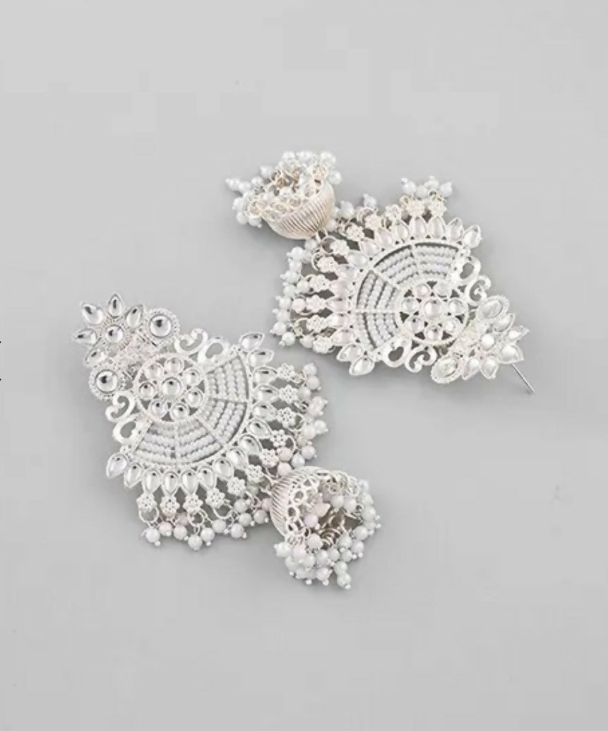 Kundan Jhumka Earrings – Silver-Toned Pearl Traditional Chandbali