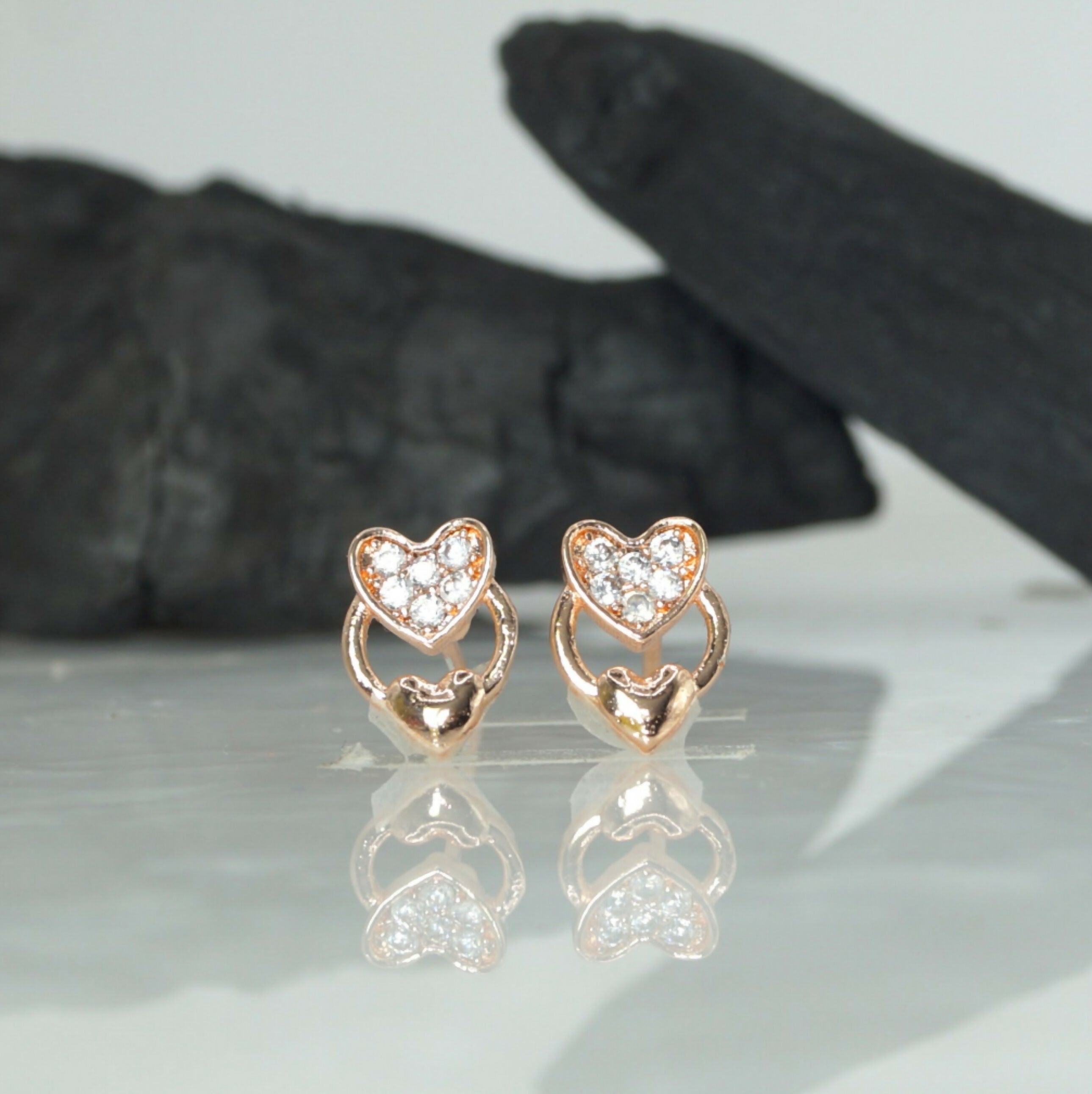 Rose Gold Heart Stud Earrings – Elegant Zircon Jewelry for Women
