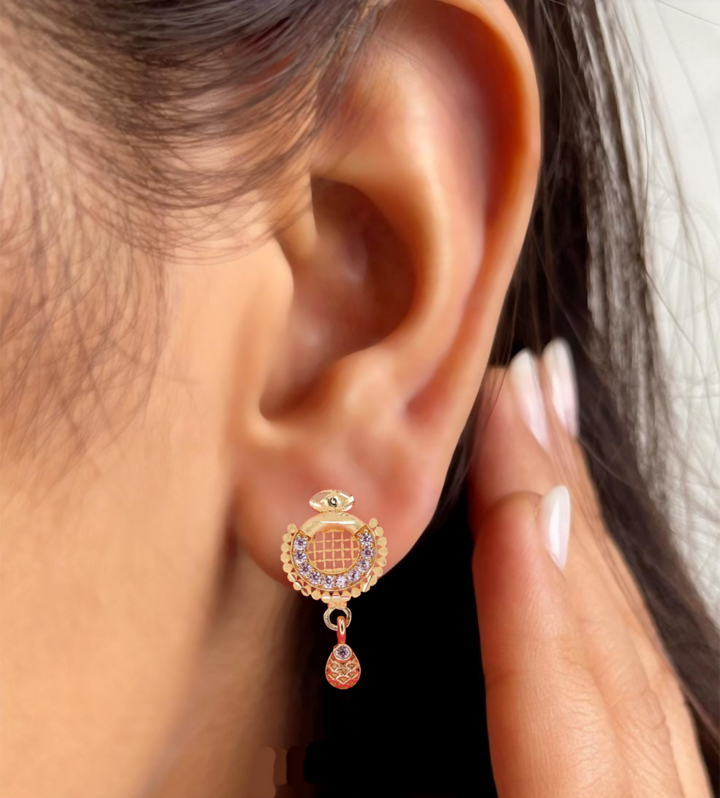 Gold-Plated Grid Design Stud Earrings – Elegant Lightweight Jewelry