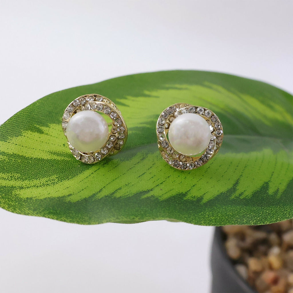 Pearl Floral Stud Earrings – Elegant Korean Style Jewelry