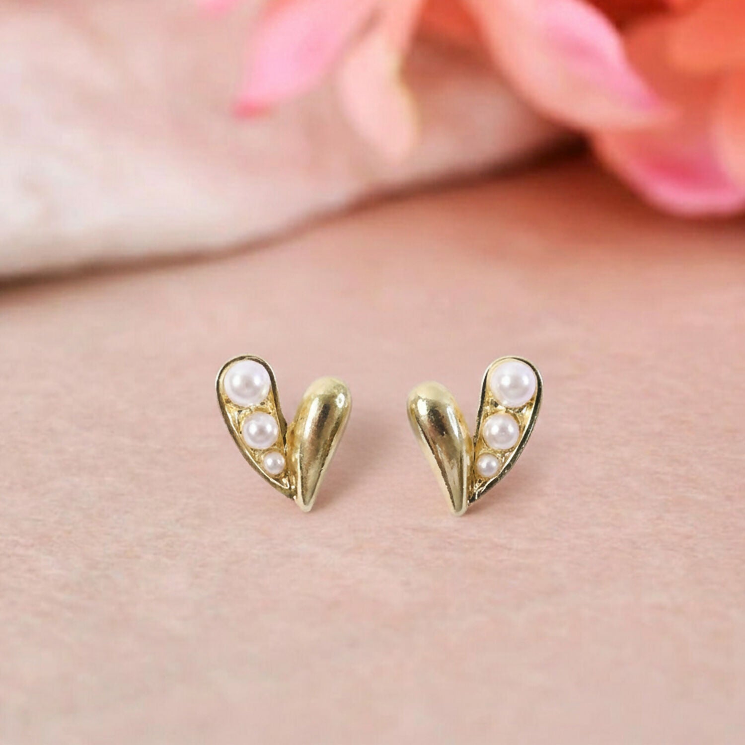 Gold Pearl Heart Stud Earrings – Elegant Korean Style for Women