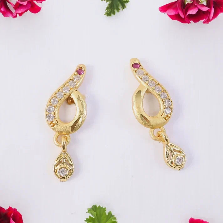 Curved Leaf Gold Earrings – Minimal Elegant Crystal Detailing