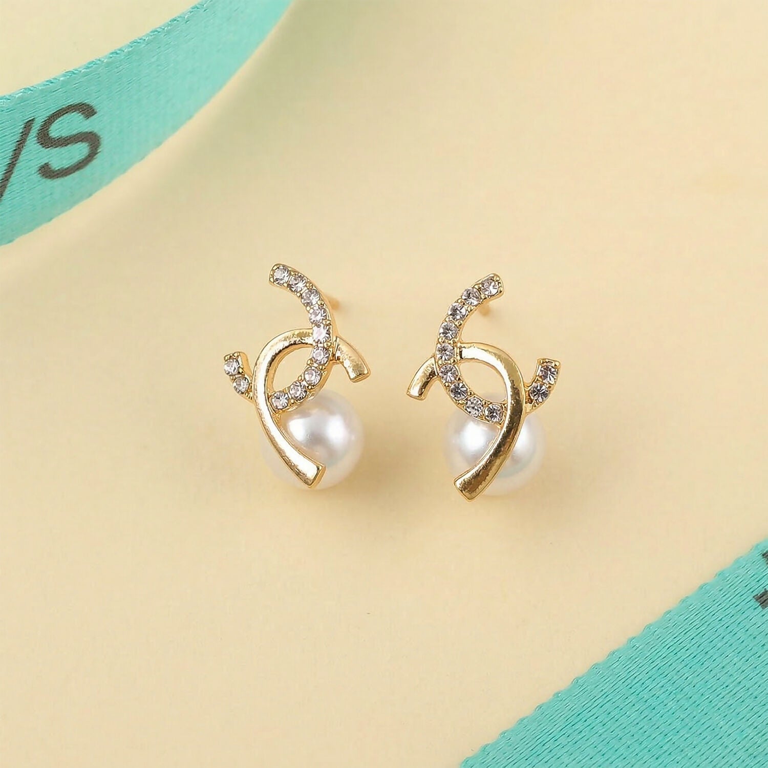 Pearl Huggie Hoop Earrings – Elegant Rose Tinted Korean Style
