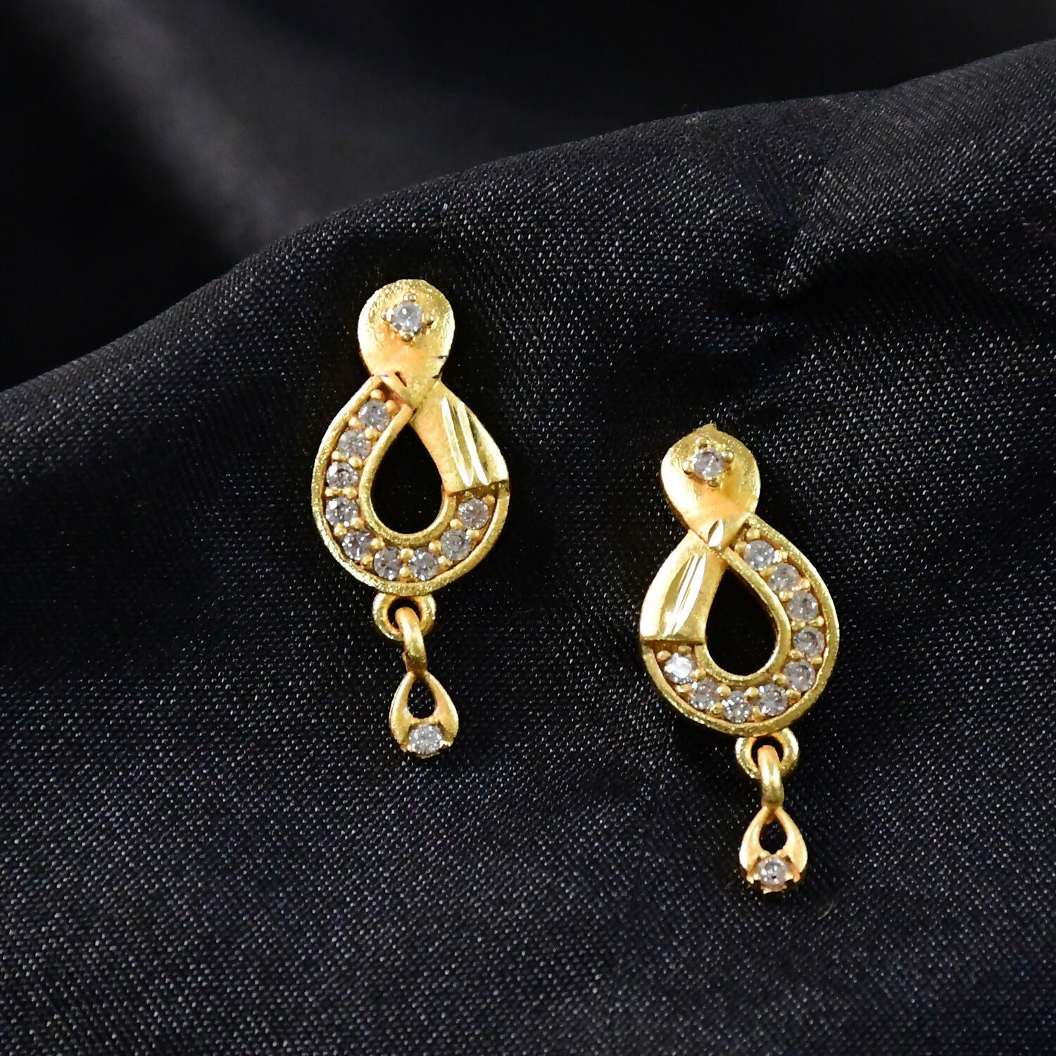 Teardrop Shaped Stud Earrings – Elegant Crystal Inlay Design