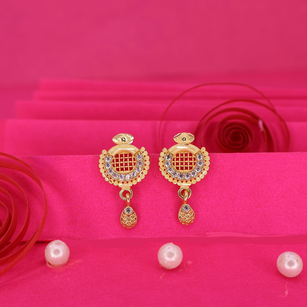 Gold-Plated Grid Design Stud Earrings – Elegant Lightweight Jewelry